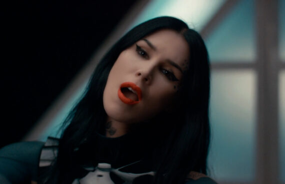 Kat Von D Ft. Alissa White – I AM A MACHINE